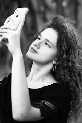 Astrid, 23