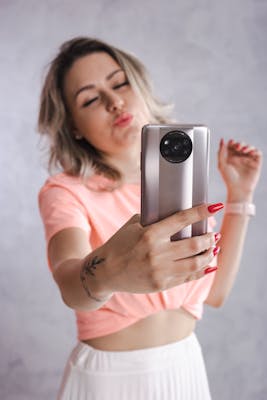Sigrid, 25